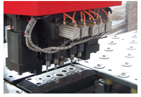 山東拓維機(jī)械制造有限公司，汽車大梁沖，汽車小梁沖，鋼模板沖孔，鋼模板加工設(shè)備，汽車橫梁沖，數(shù)控平板沖孔機(jī)，中厚板數(shù)控沖床，數(shù)控沖鉆復(fù)合機(jī)，汽車縱梁沖，縱梁自動(dòng)化生產(chǎn)線，中厚板沖割復(fù)合機(jī)，平地機(jī)刀片沖鉆生產(chǎn)線